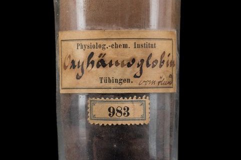 Foto: Historisches Hämoglobin-Präparat © Museum der Universität Tübingen