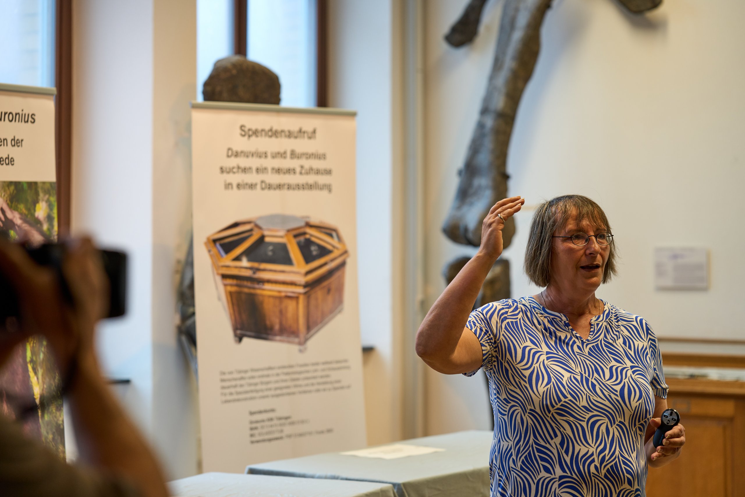 Madelaine Böhme bei der Eröffnung mit Worten zur Ausstellung