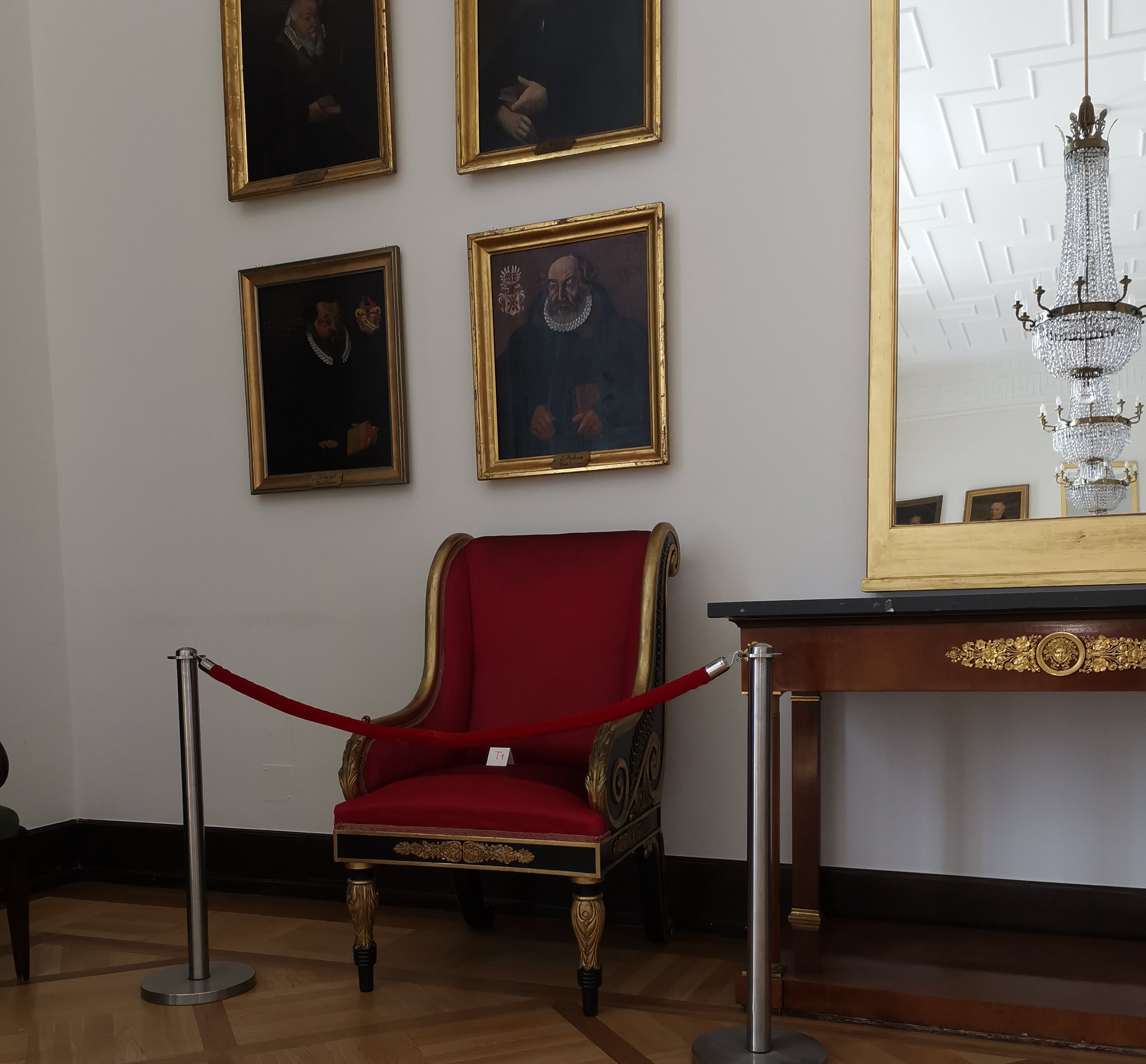 Restored throne chair of the Württemberg royal couple (c. 1850), which served as a piece of representational furniture