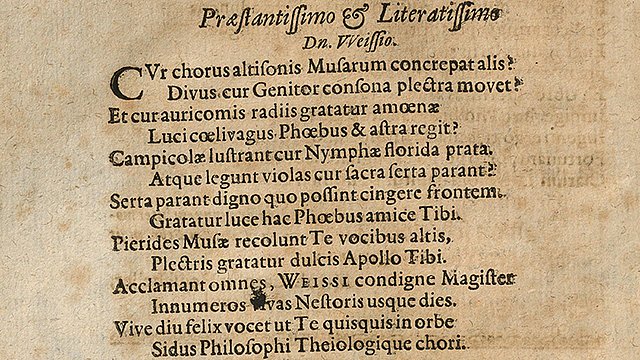 Angegilbtes Blatt einer Druckschrift aus dem 17. Jahrhundert mit abwechselnd nicht- und eingerückten Versen, im unteren Drittel einem Trennstrich und einer weiteren Überschrift