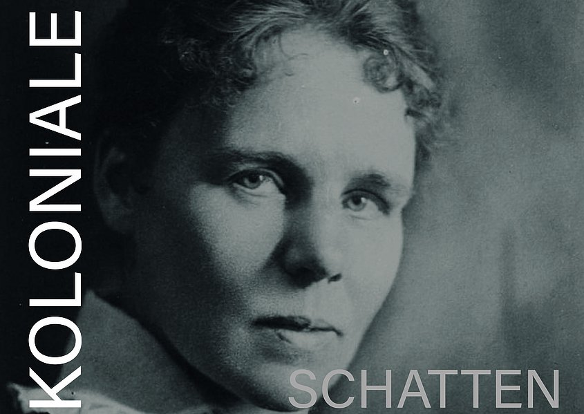 Photo: private collection Black-and-white portrait of Elisabeth Krämer-Bannow with the lettering "Koloniale" (colonial) and "Schatten" (shadows)