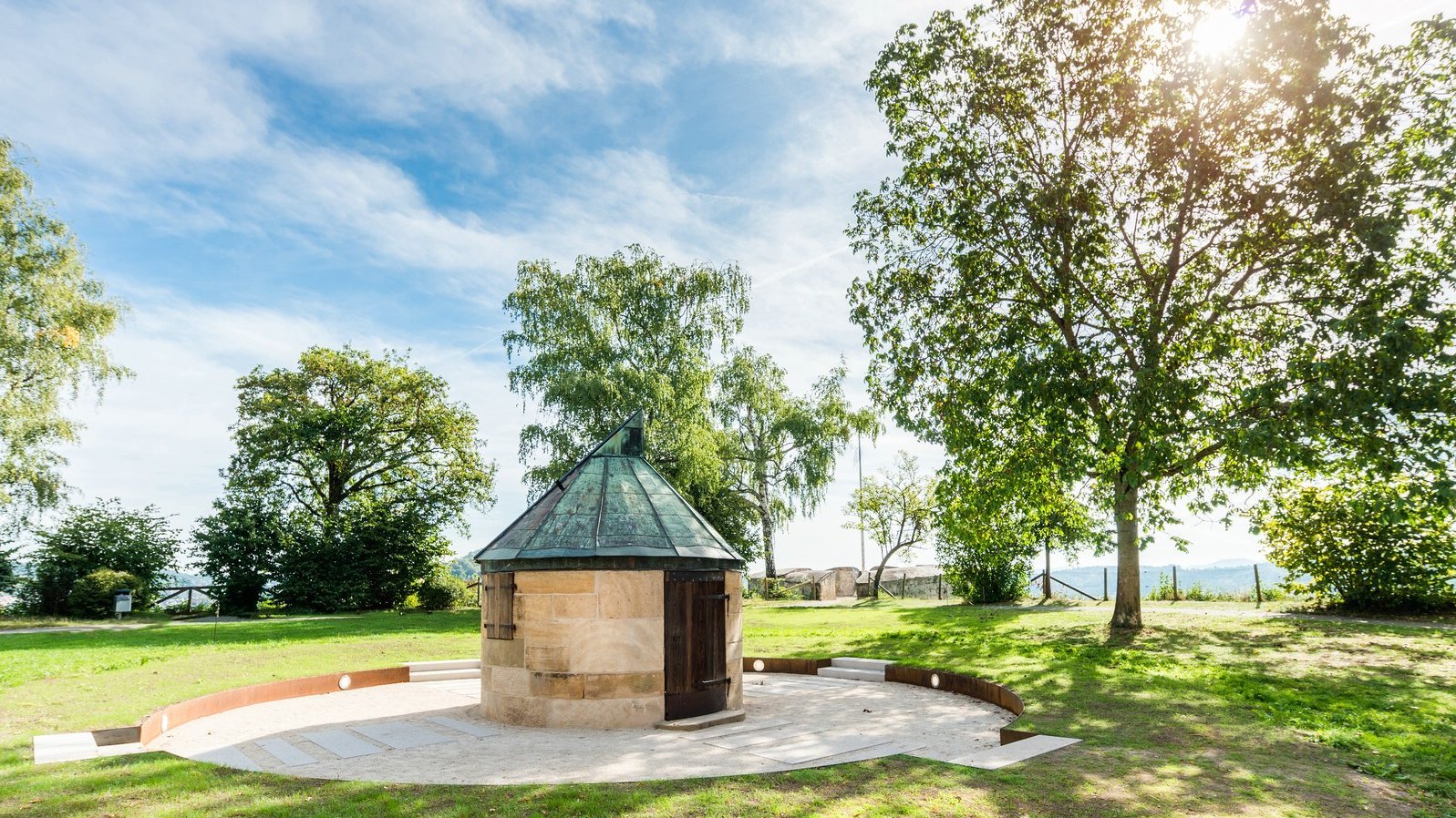 Photo of the Bohnenberger observatory at Hohentübingen Castle in summer