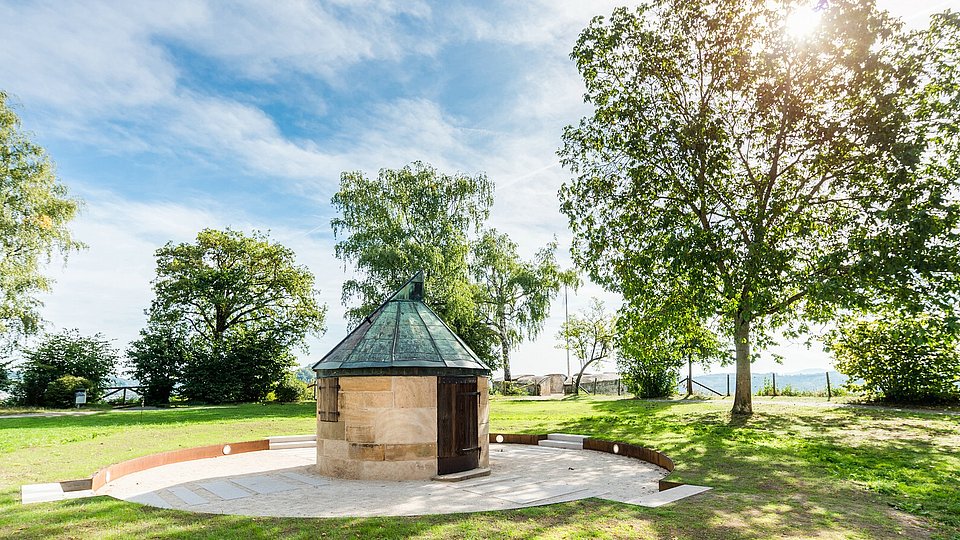 Foto: MUT | Valentin Marquardt Photo of the Bohnenberger observatory at Hohentübingen Castle in summer