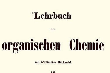 Das „Lehrbuch der organischen Chemie“ Abbildung: Das „Lehrbuch der organischen Chemie“ © Museum der Universität Tübingen/ Hedwig Storch, CC BY-SA