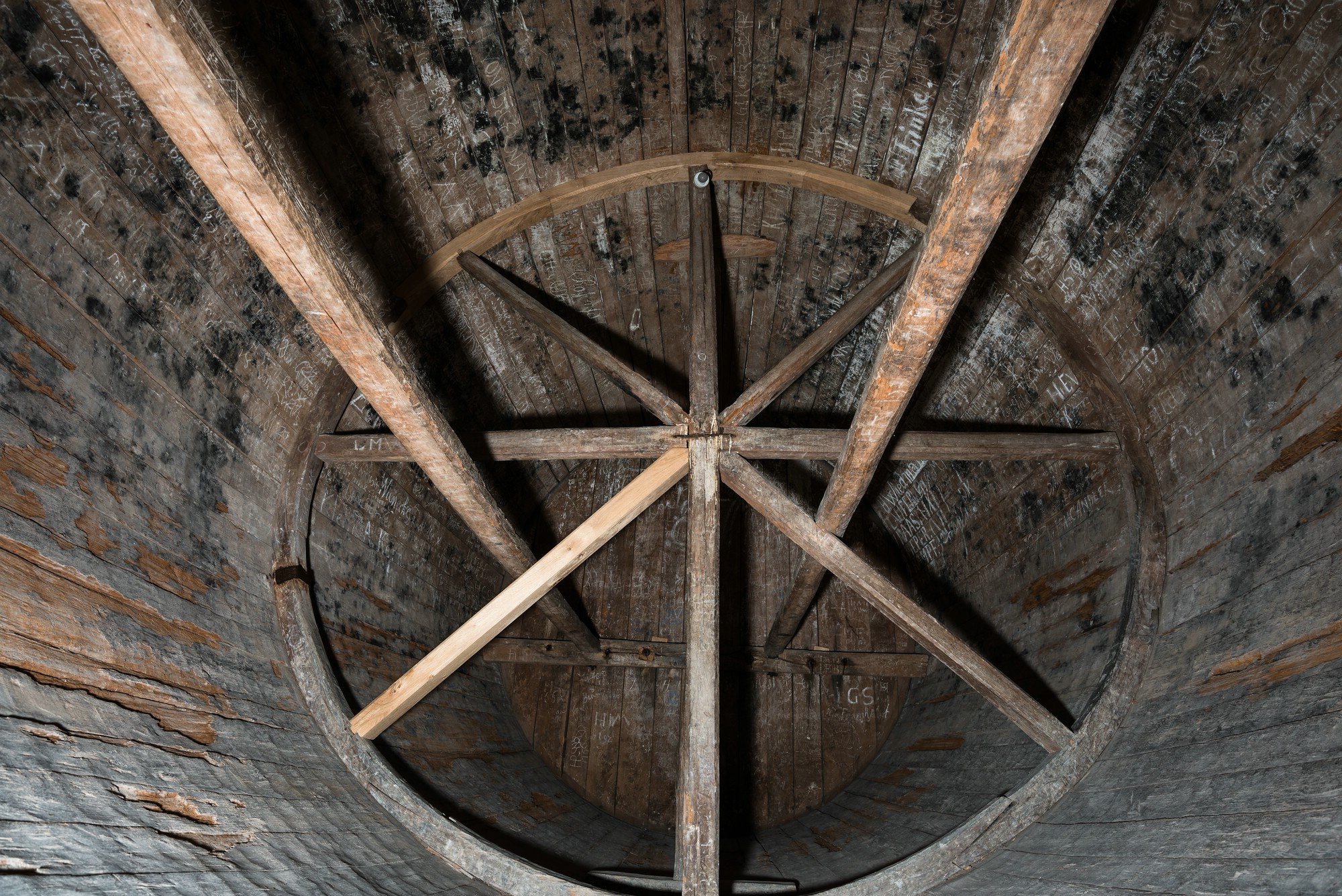 Inside view of the barrel with with wooden frame made of spokes and two longitudinal struts