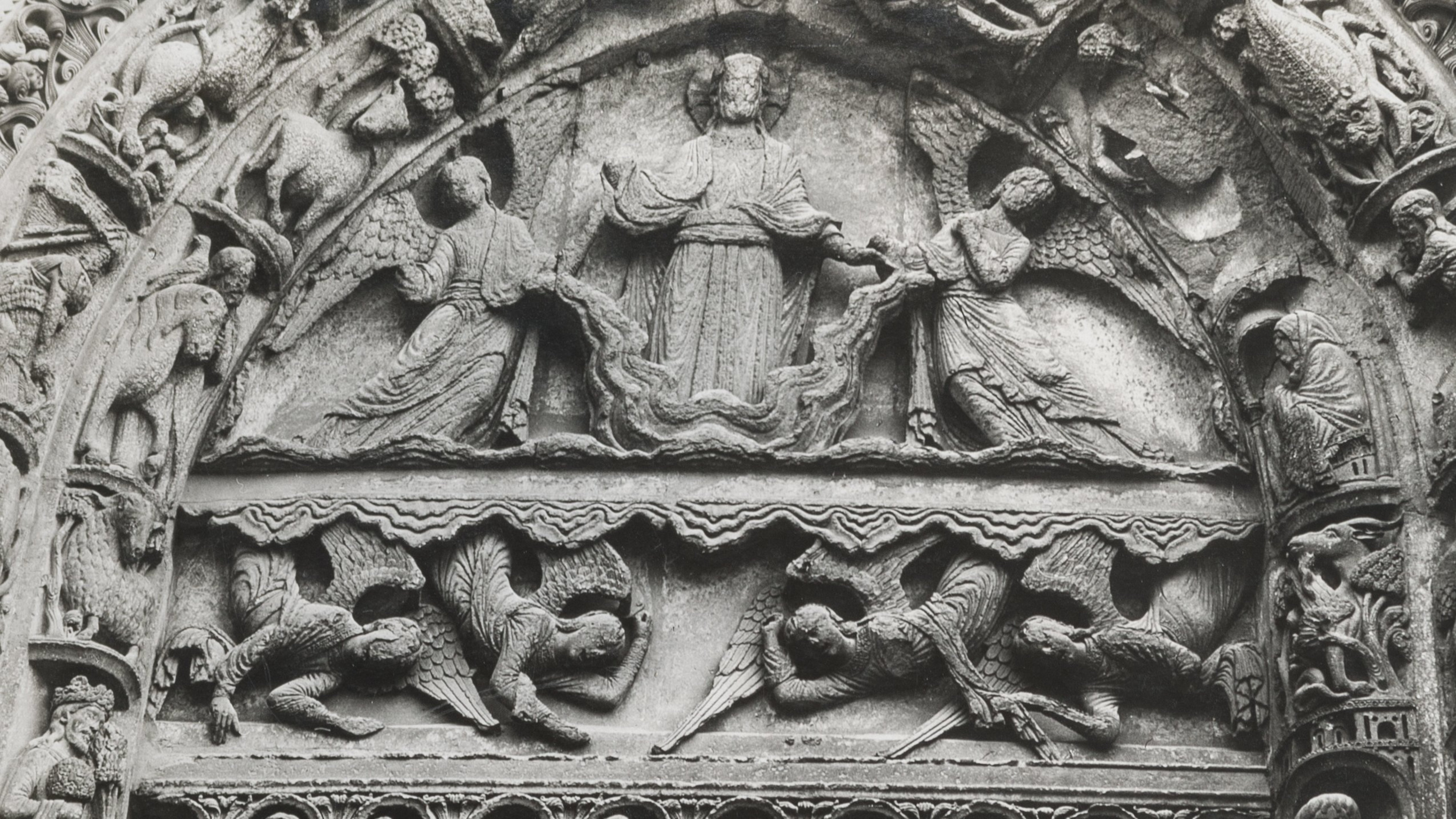 Photograph of the tympanum with the scene of the "Assumption", from the west portal of Chartres Cathedral. Unknown photographer, photo archive Weise 