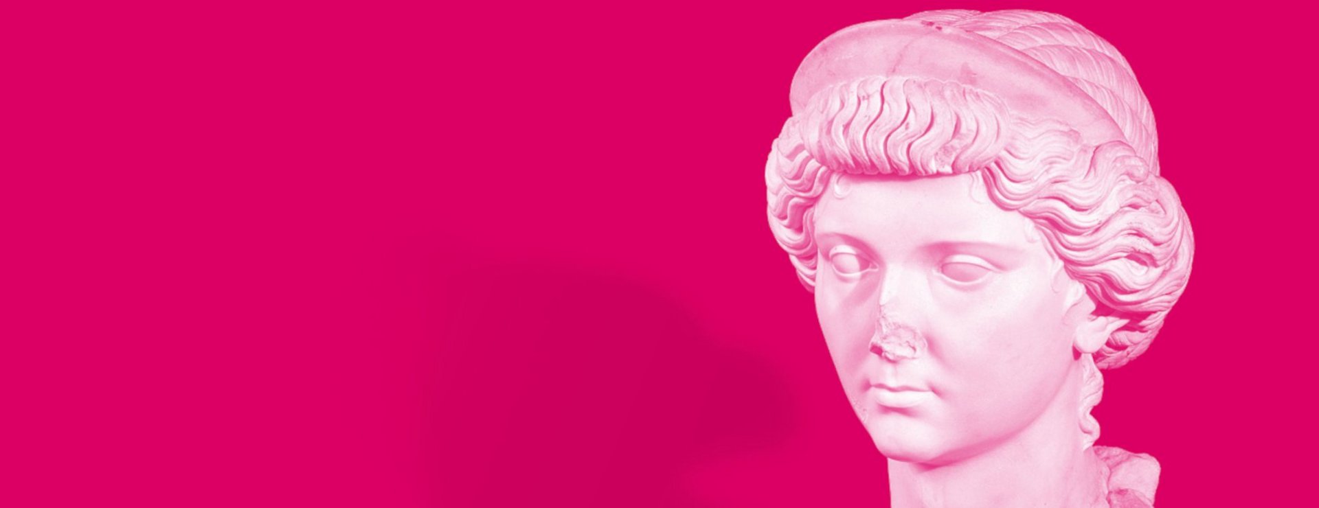 Nach links gewandte Porträtbüste einer Frau aus dem julisch-claudischen Kaiserhaus auf barbiepinkem Hintergrund